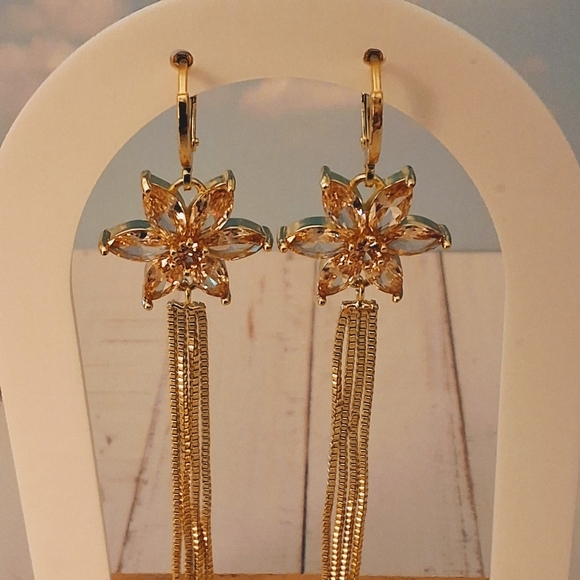 Pretty Bird Golden Hour Drop Earrings – Champagne Sparkle & Luxe Flow - Picture 4 of 11
